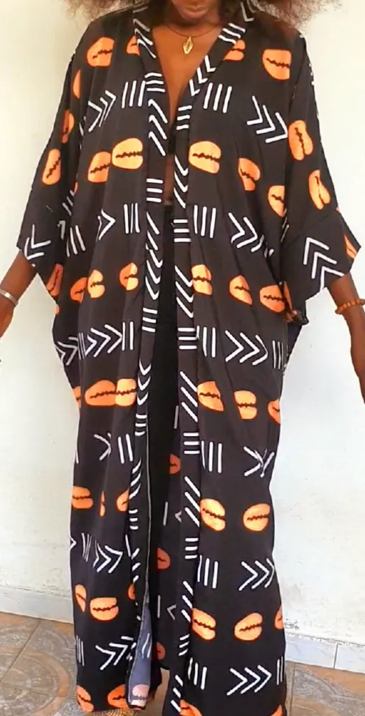 11_kimono noir avec cauris tissu soie doux taille M 22500.webp