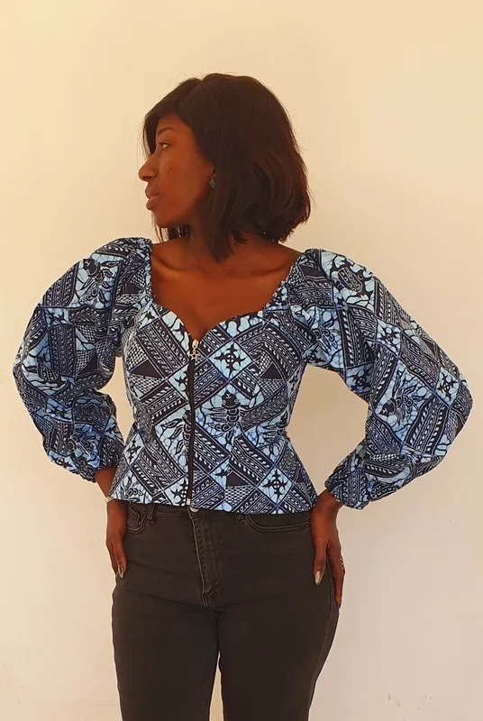 haut-bustier-manches-bouffantes-bleu-alannaventine-3.jpg.webp