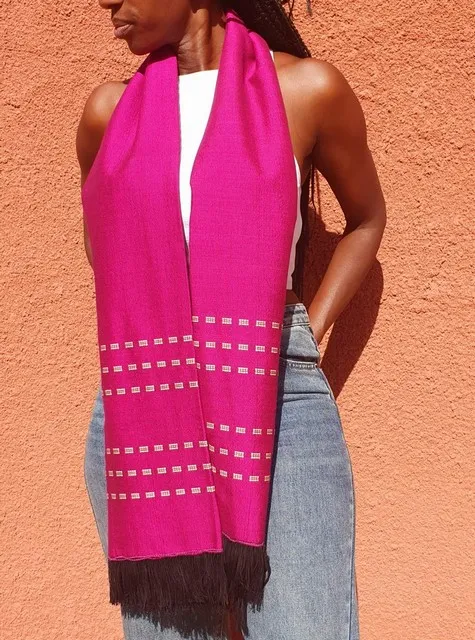 Foulard en Pagne Tissé Main Rose Fuchsia "Binta" – Alannaventine