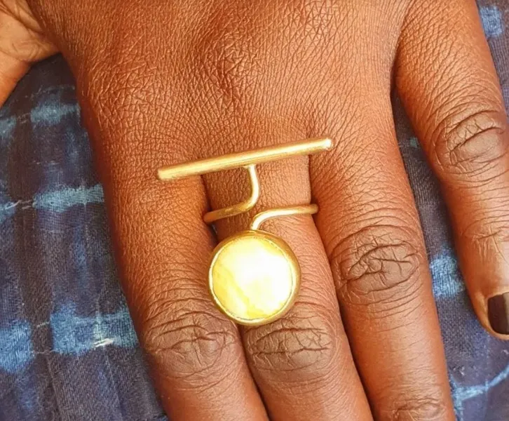 Bague artisanale en bronze avec pierre