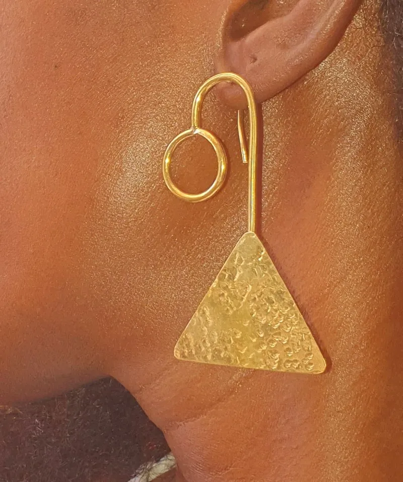 Boucles d'oreilles africaines en bronze pendantes et triangulaires