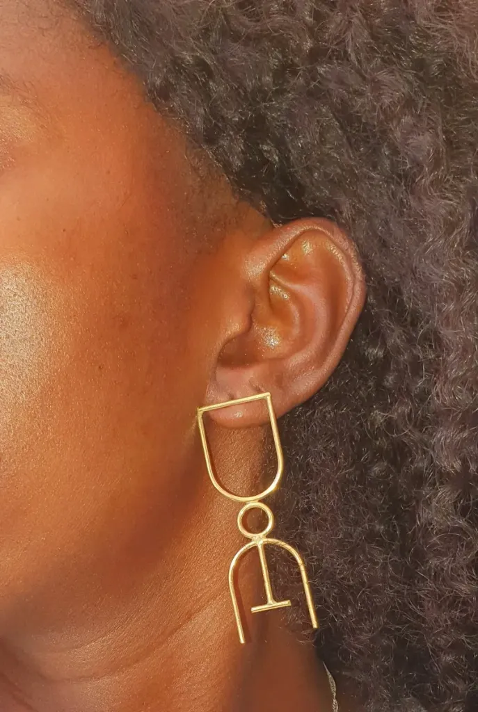 Boucles d'oreilles silhouette africaine en bronze – Figure stylisée fait main