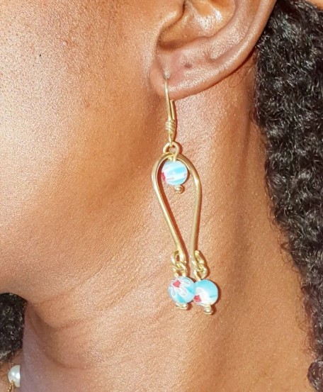 Boucles d'Oreilles Pendantes en Bronze et Perles Artisanales