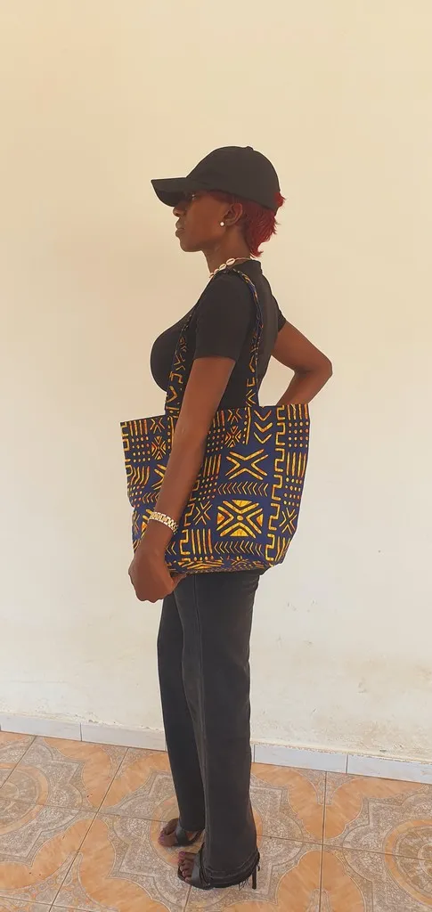 Grand sac cabas en wax kente bleu marine et or – Motifs adinkra géométriques, tote bag africain fait main Sénégal