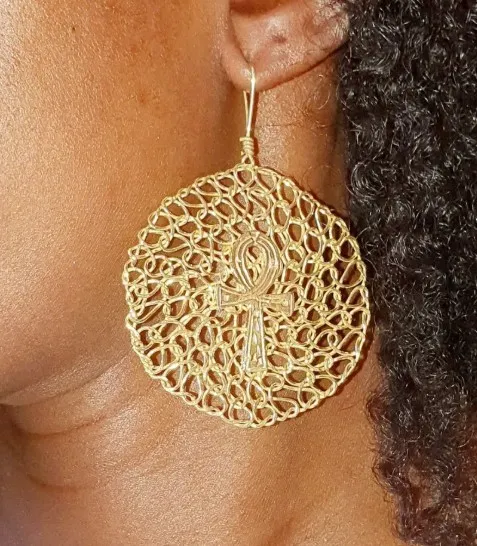 Boucles d'oreilles en bronze tressé avec croix Ankh